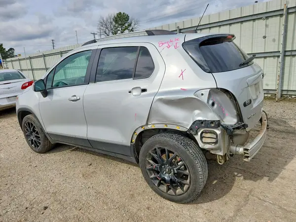 KL7CJPSM7NB542501 2022 CHEVROLET TRAX - Image 2