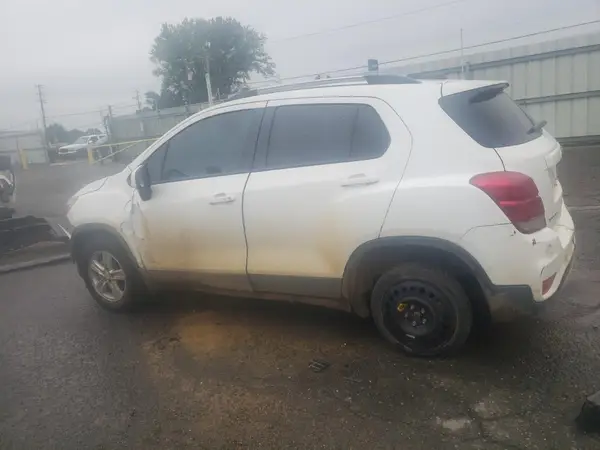 KL7CJPSM7NB543793 2022 CHEVROLET TRAX - Image 2