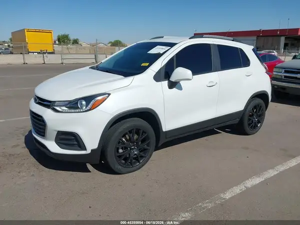 KL7CJPSM7NB556575 2022 CHEVROLET TRAX - Image 2