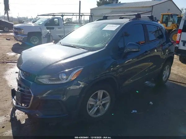 KL7CJPSM7NB557192 2022 CHEVROLET TRAX - Image 2