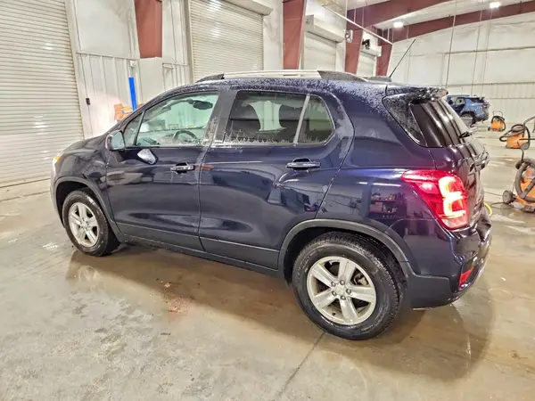 KL7CJPSM7NB558293 2022 CHEVROLET TRAX - Image 2