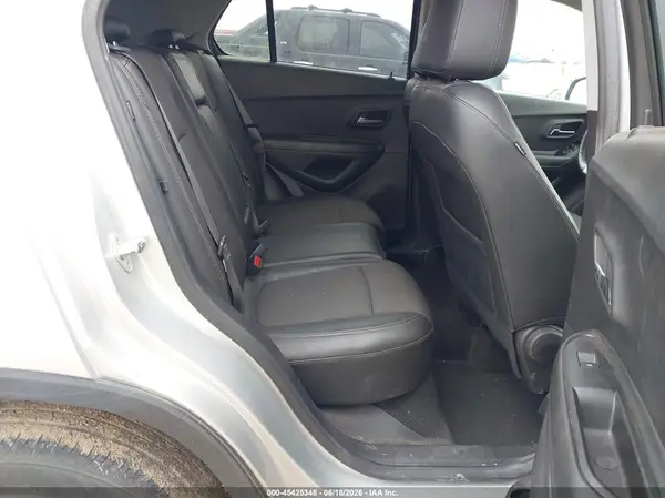 KL7CJPSM7NB558861 2022 CHEVROLET TRAX - Image 8