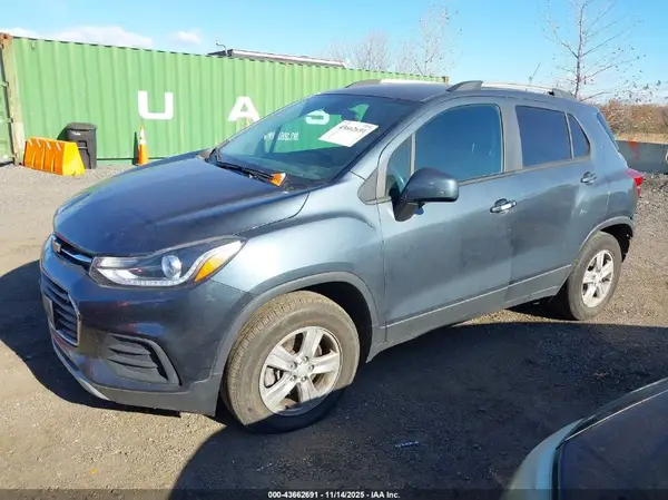 KL7CJPSM7NB560335 2022 CHEVROLET TRAX - Image 2