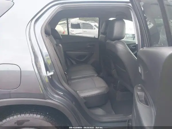 KL7CJPSM7NB561355 2022 CHEVROLET TRAX - Image 8