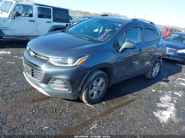 KL7CJPSM7NB561517 2022 CHEVROLET TRAX - Image 2
