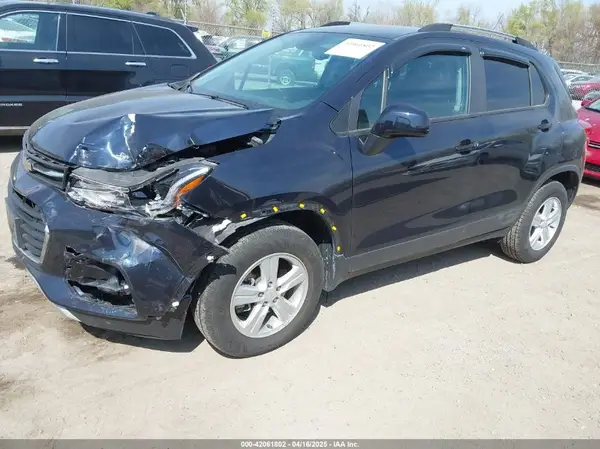 KL7CJPSM7NB568709 2022 CHEVROLET TRAX - Image 2