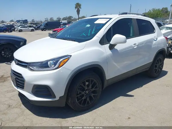 KL7CJPSM8MB361339 2021 CHEVROLET TRAX - Image 2