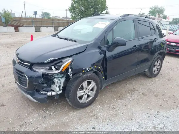 KL7CJPSM8MB363916 2021 CHEVROLET TRAX - Image 2