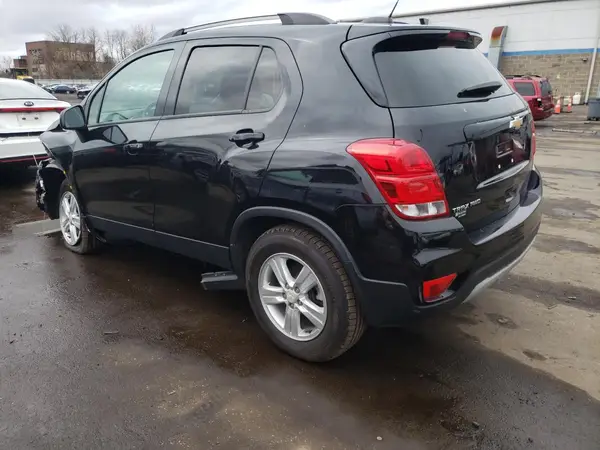 KL7CJPSM8MB364631 2021 CHEVROLET TRAX - Image 2