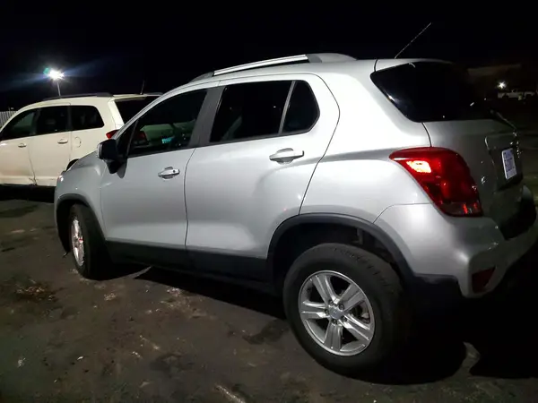 KL7CJPSM8MB374334 2021 CHEVROLET TRAX - Image 2
