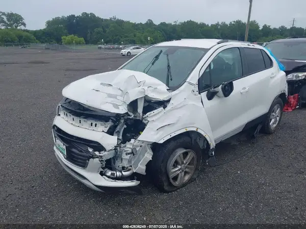 KL7CJPSM8MB374432 2021 CHEVROLET TRAX - Image 2