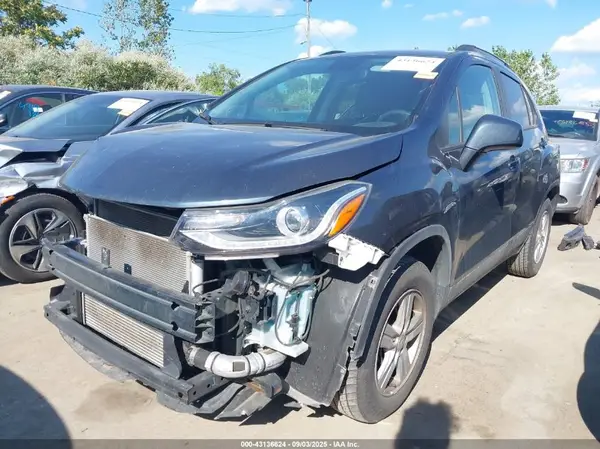 KL7CJPSM8MB377251 2021 CHEVROLET TRAX - Image 2