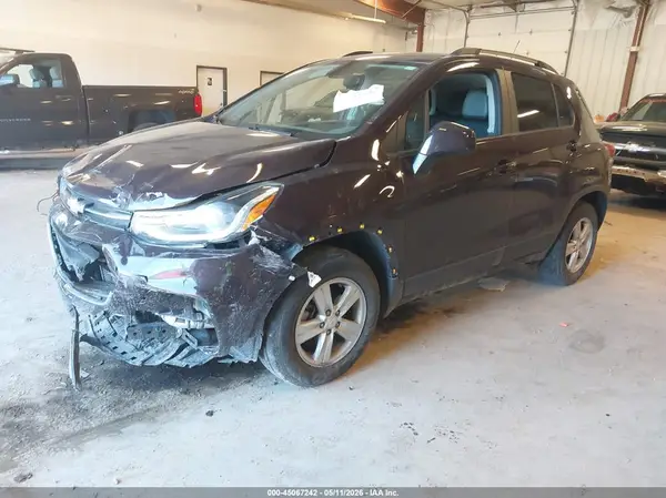 KL7CJPSM8NB513914 2022 CHEVROLET TRAX - Image 2