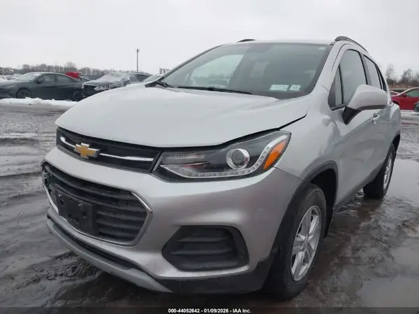 KL7CJPSM8NB517851 2022 CHEVROLET TRAX - Image 2