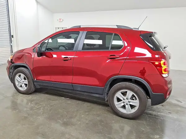 KL7CJPSM8NB520992 2022 CHEVROLET TRAX - Image 2