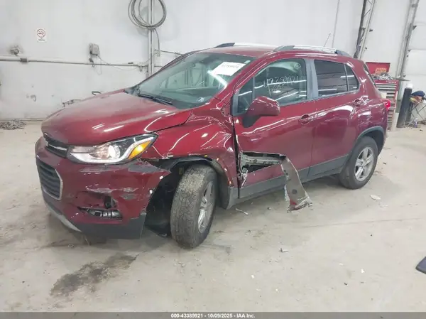 KL7CJPSM8NB526193 2022 CHEVROLET TRAX - Image 2