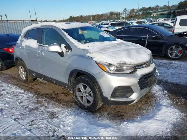KL7CJPSM8NB528204 2022 CHEVROLET TRAX - Image 1