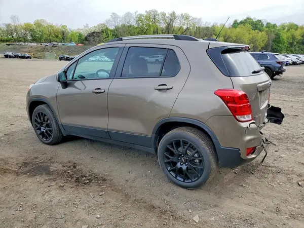 KL7CJPSM8NB530681 2022 CHEVROLET TRAX - Image 2