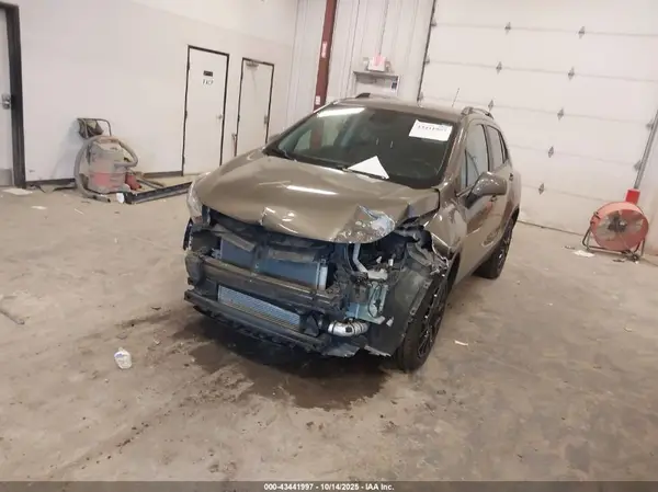 KL7CJPSM8NB536626 2022 CHEVROLET TRAX - Image 2