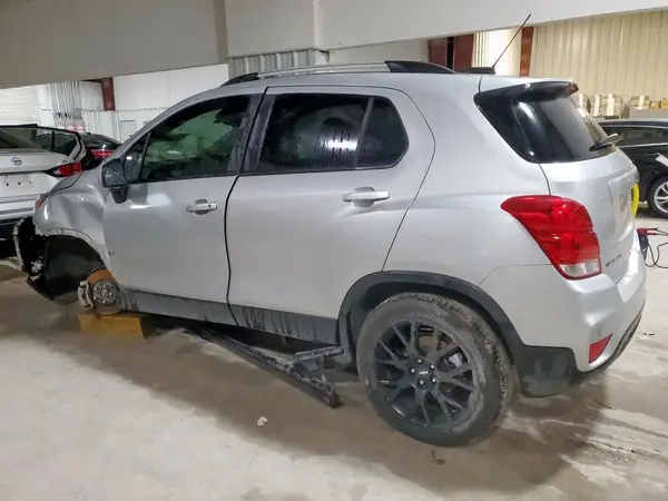 KL7CJPSM8NB557105 2022 CHEVROLET TRAX - Image 2