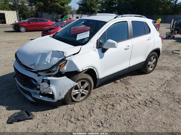 KL7CJPSM8NB559601 2022 CHEVROLET TRAX - Image 2