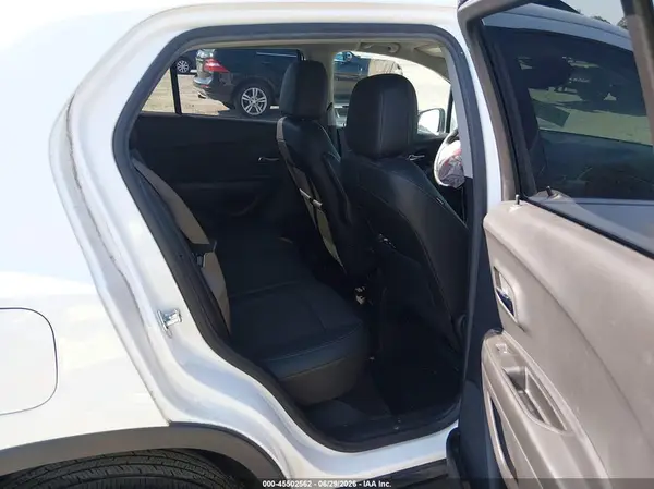 KL7CJPSM8NB559601 2022 CHEVROLET TRAX - Image 8