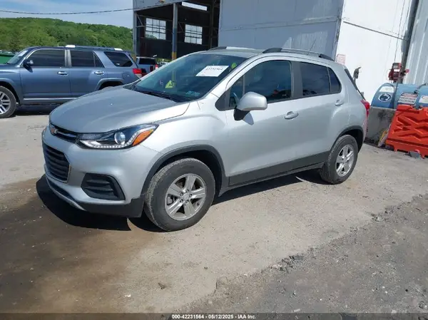 KL7CJPSM8NB560716 2022 CHEVROLET TRAX - Image 2