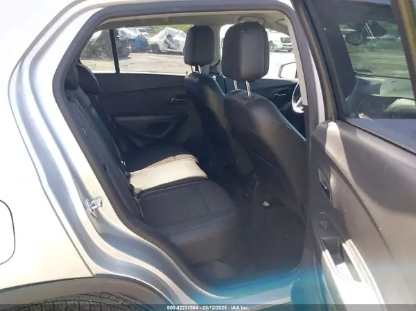 KL7CJPSM8NB560716 2022 CHEVROLET TRAX - Image 8