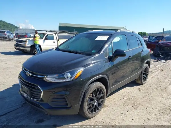 KL7CJPSM8NB562501 2022 CHEVROLET TRAX - Image 2