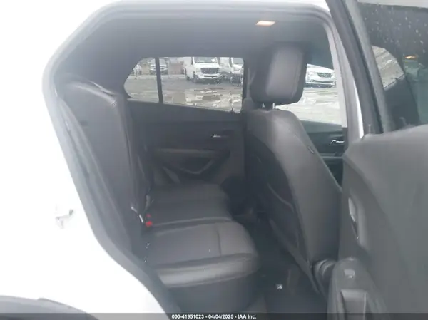 KL7CJPSM8NB563745 2022 CHEVROLET TRAX - Image 8