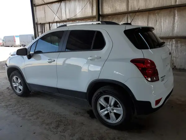 KL7CJPSM8NB566192 2022 CHEVROLET TRAX - Image 2