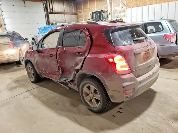 KL7CJPSM8NB568993 2022 CHEVROLET TRAX - Image 2