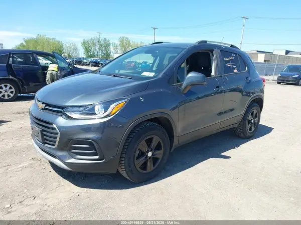 KL7CJPSM9MB361978 2021 CHEVROLET TRAX - Image 2