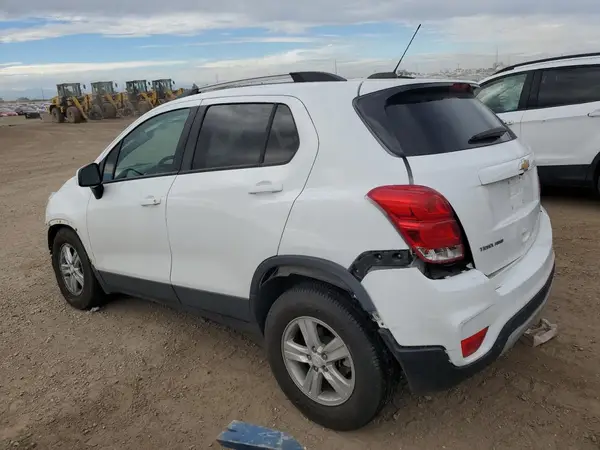 KL7CJPSM9MB363519 2021 CHEVROLET TRAX - Image 2