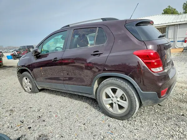 KL7CJPSM9MB364119 2021 CHEVROLET TRAX - Image 2