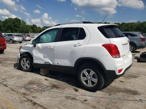KL7CJPSM9MB364556 2021 CHEVROLET TRAX - Image 2