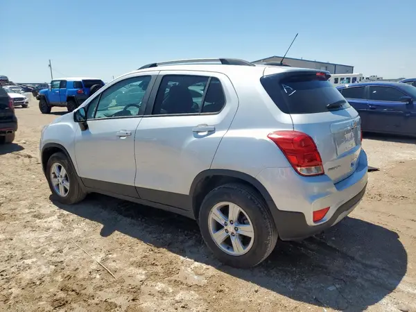 KL7CJPSM9MB371958 2021 CHEVROLET TRAX - Image 2