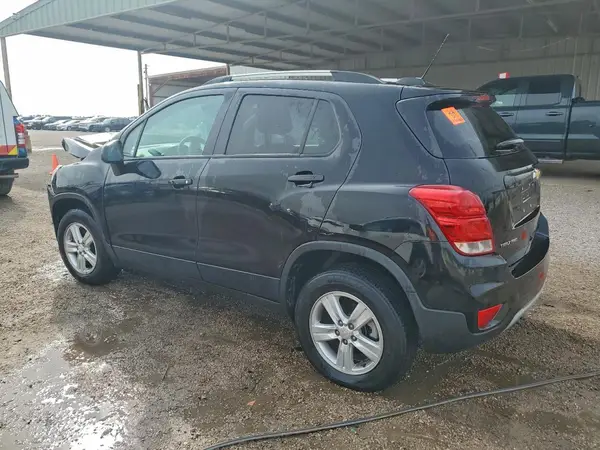 KL7CJPSM9MB374388 2021 CHEVROLET TRAX - Image 2