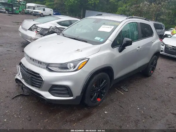 KL7CJPSM9NB507961 2022 CHEVROLET TRAX - Image 2