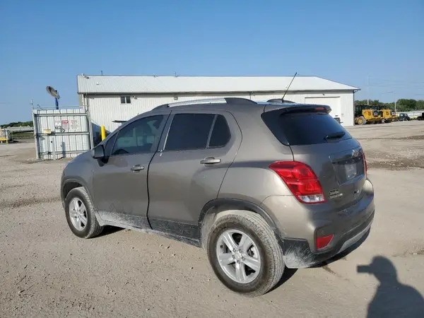KL7CJPSM9NB516885 2022 CHEVROLET TRAX - Image 2