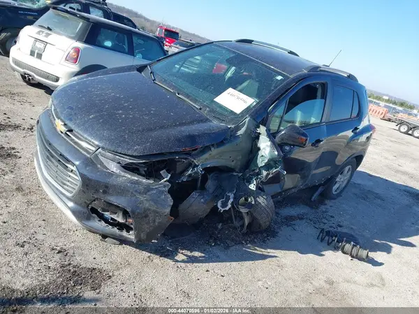 KL7CJPSM9NB516983 2022 CHEVROLET TRAX - Image 2