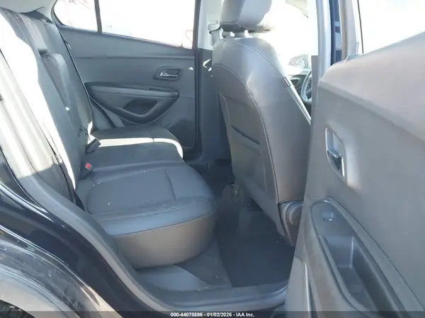 KL7CJPSM9NB516983 2022 CHEVROLET TRAX - Image 8