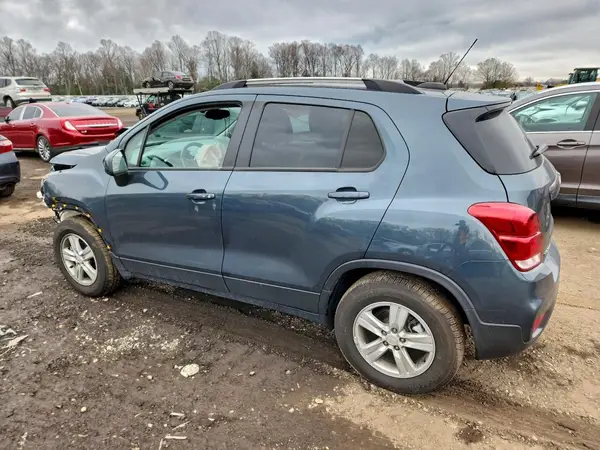 KL7CJPSM9NB517020 2022 CHEVROLET TRAX - Image 2