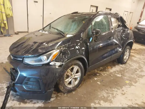 KL7CJPSM9NB528325 2022 CHEVROLET TRAX - Image 2