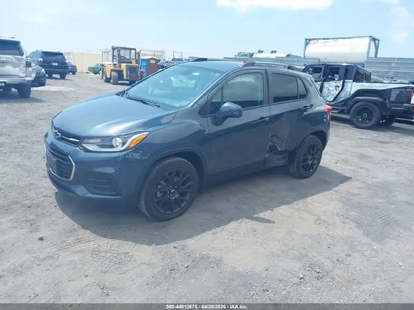 KL7CJPSM9NB528793 2022 CHEVROLET TRAX - Image 2