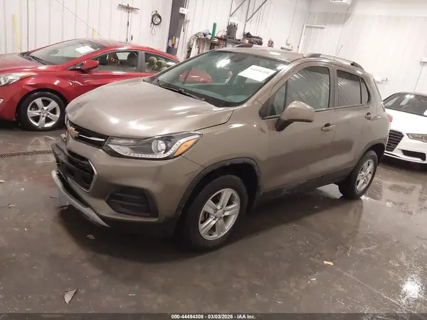 KL7CJPSM9NB529619 2022 CHEVROLET TRAX - Image 2