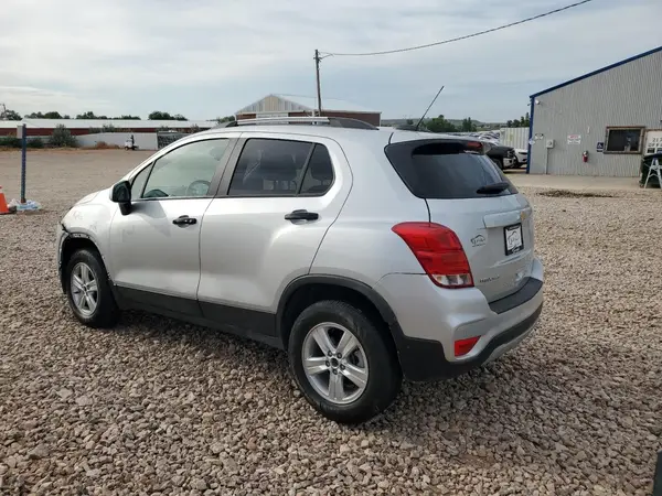 KL7CJPSM9NB529636 2022 CHEVROLET TRAX - Image 2