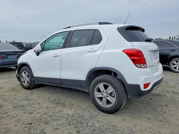 KL7CJPSM9NB532133 2022 CHEVROLET TRAX - Image 2