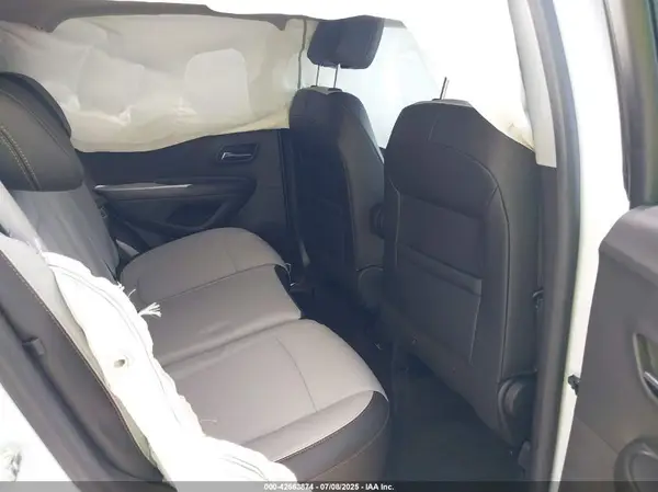 KL7CJPSM9NB532682 2022 CHEVROLET TRAX - Image 8