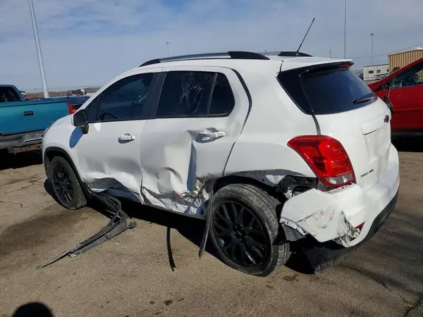 KL7CJPSM9NB536523 2022 CHEVROLET TRAX - Image 2